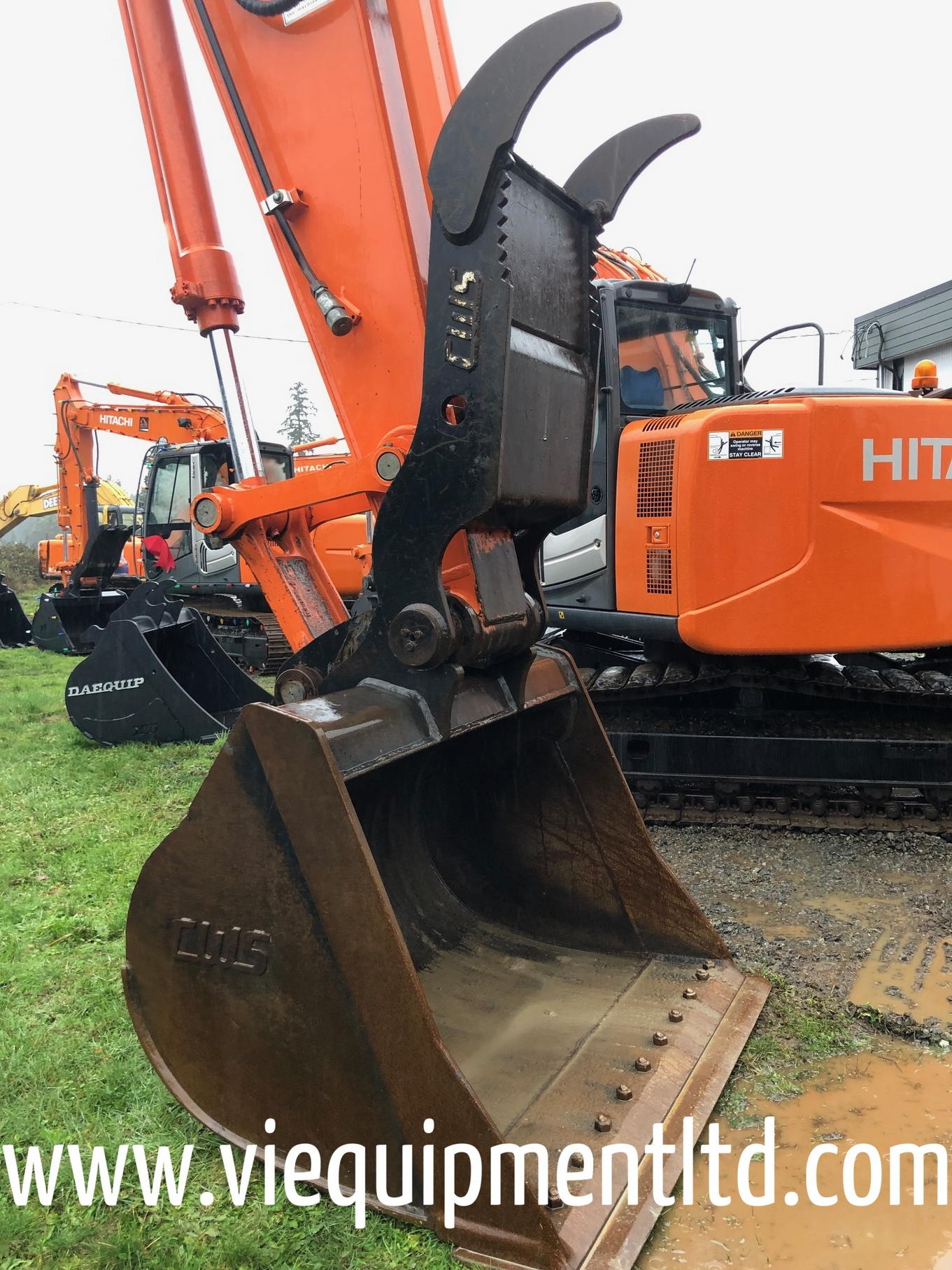 Hitachi ZX225 USLC-3 Excavator | VI Equipment