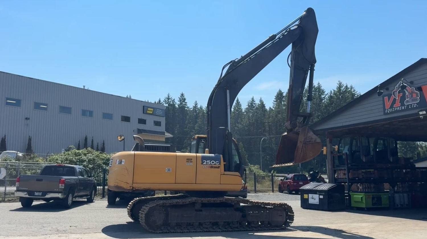 landing-John-Deere-250G-LC-4