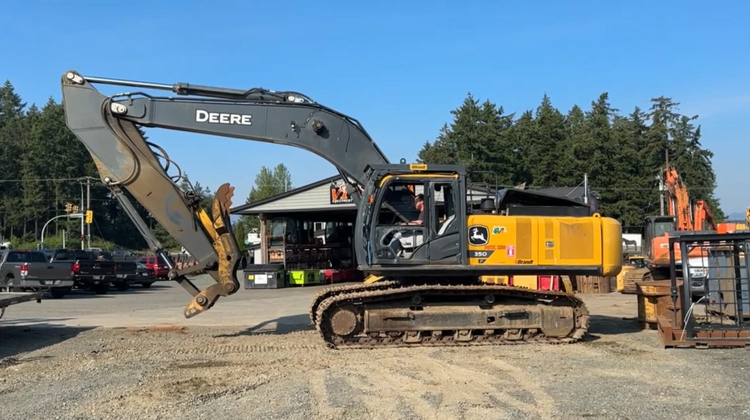 landing-John-Deere-350-P-1